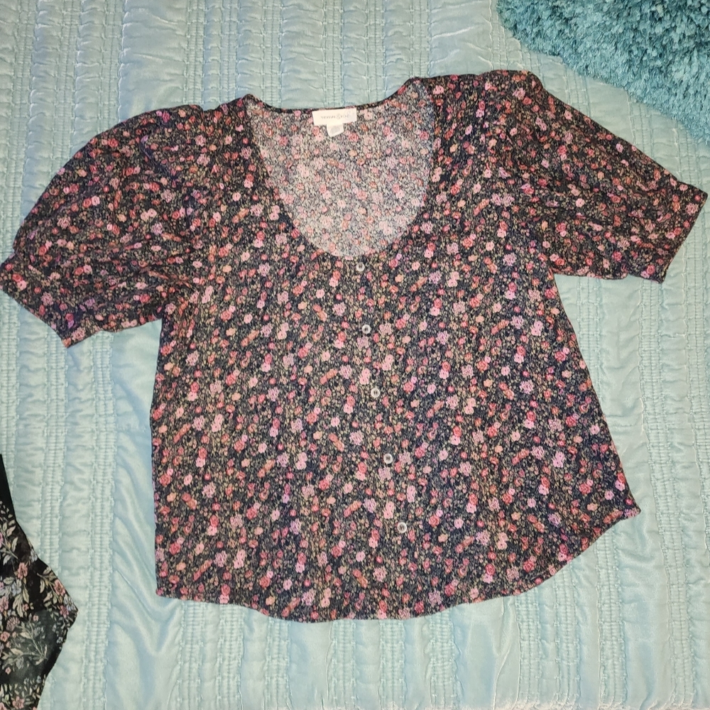 Treasure & Bond Floral Puff Sleeve Button Front Top Size Medium NWOT
